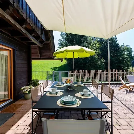 Holiday home Silent Peak Lodge, Holzhaus In Traumlage, 180qm