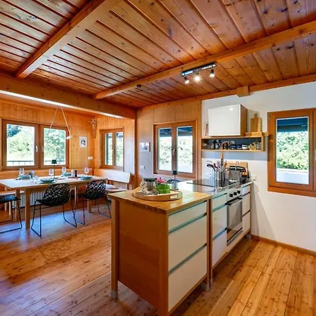 Holiday home Silent Peak Lodge, Holzhaus In Traumlage, 180qm Kottmannsdorf